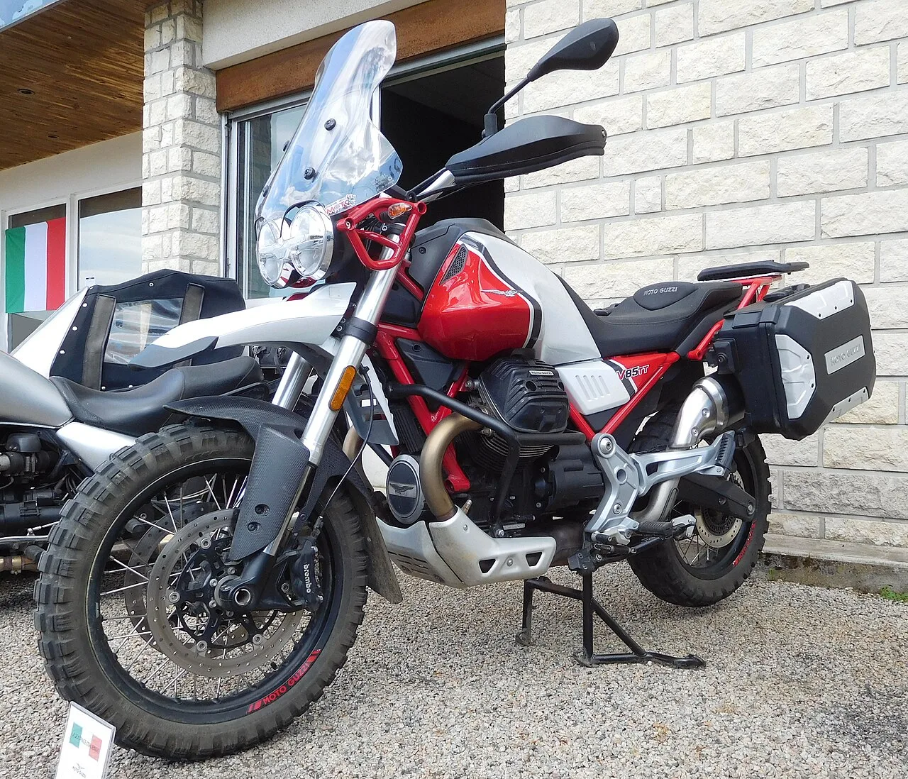 2025 Moto Guzzi V85 TT
