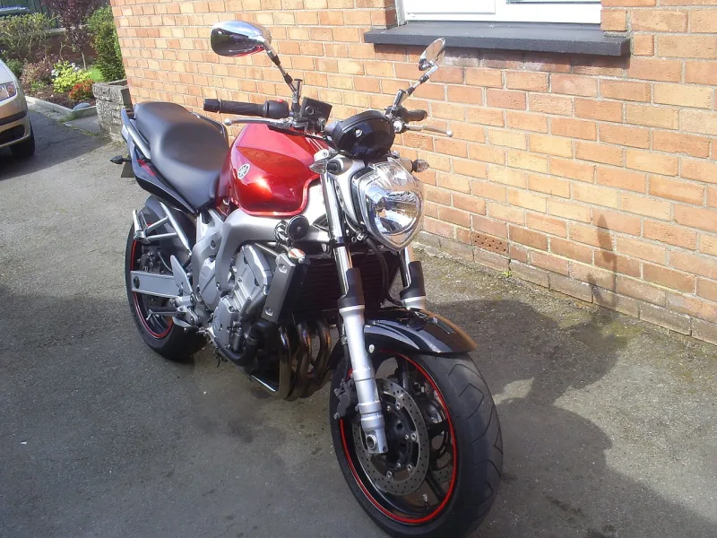 2011 Yamaha FZ6N Motorrad