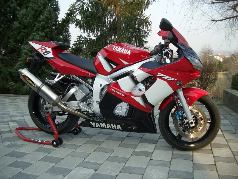 2000 Yamaha YZF-R6 Motorcycle